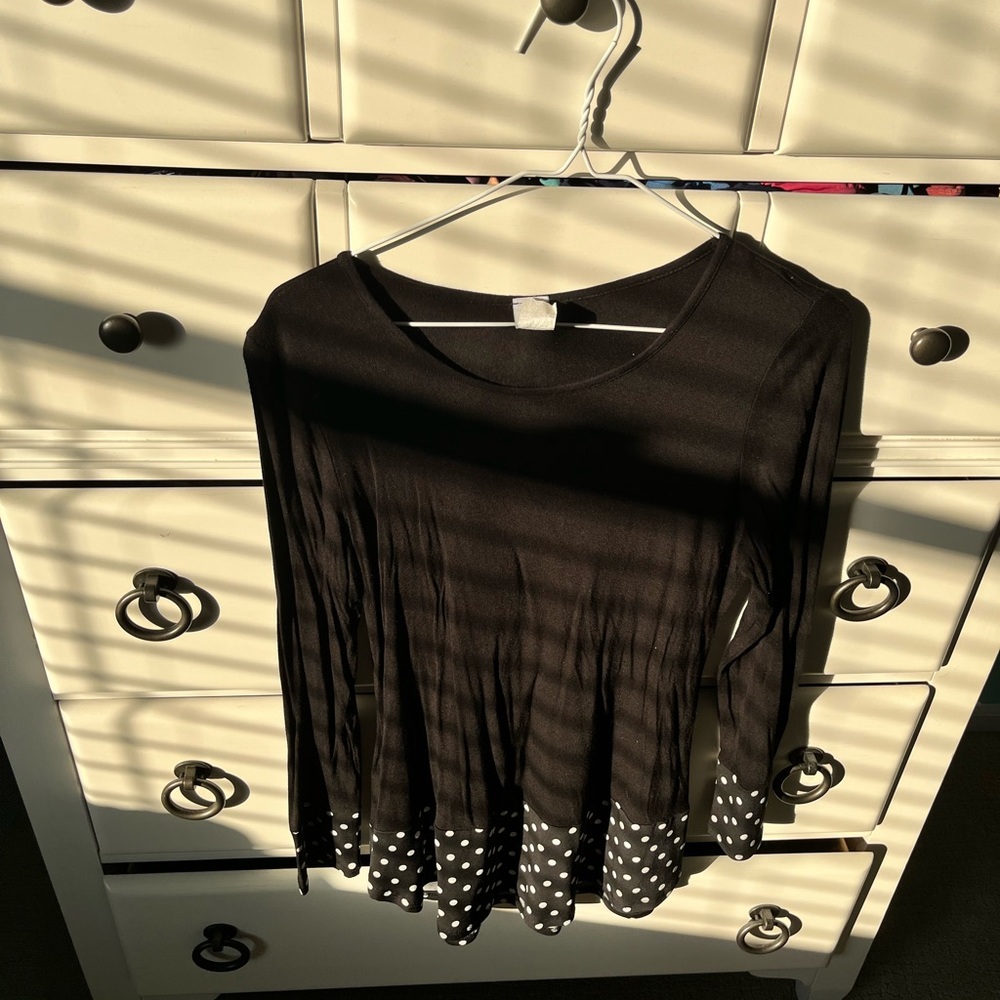 Size medium long black polked dotted tunic top!